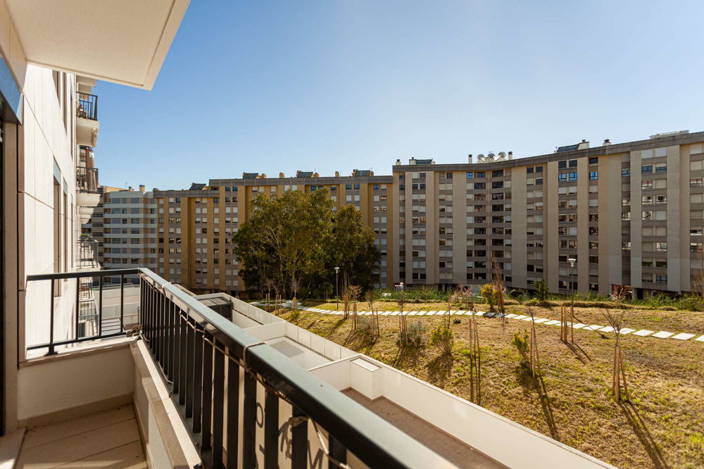 4-bedroom apartment with balcony and garage in Lumiar, Lisbon 3472611471