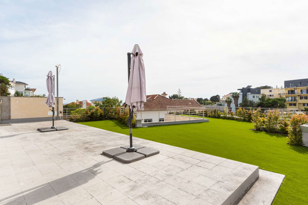 Duplex 4-bedroom apartment with sea view in the center of Estoril 3659823529