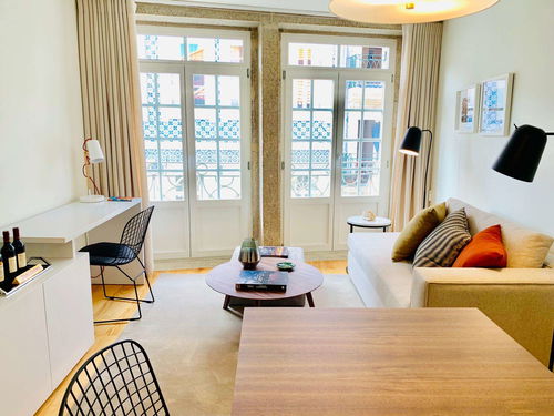 Furnished 1-bedroom duplex apartment with a balcony in downtown Porto 4290816107