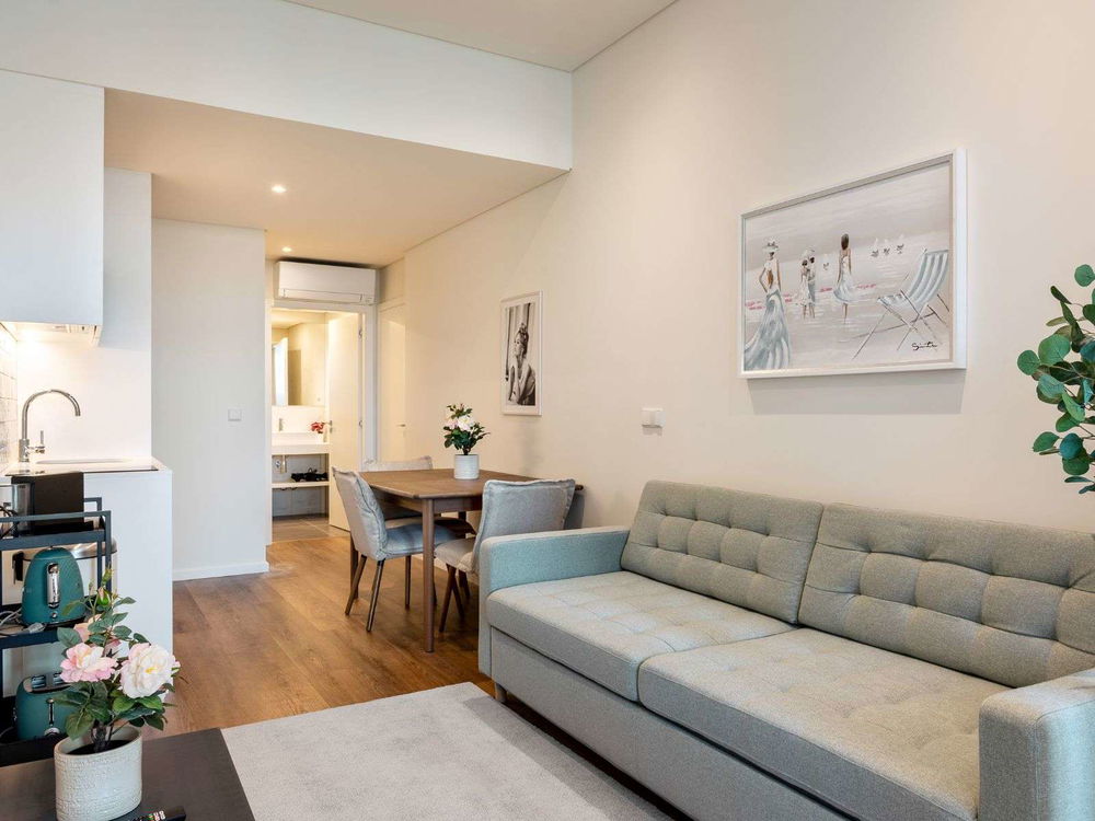 2 bedroom apartment with balcony next São Bento station, Porto 706522105