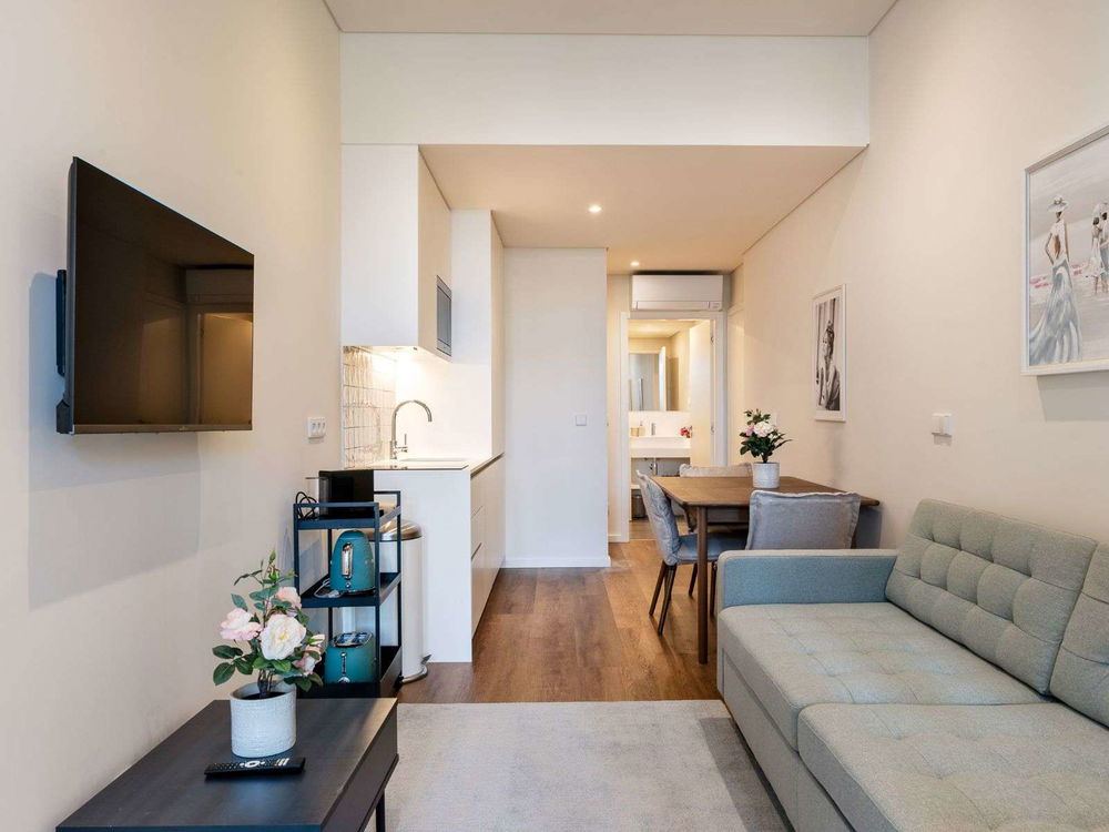 2 bedroom apartment with balcony next São Bento station, Porto 706522105