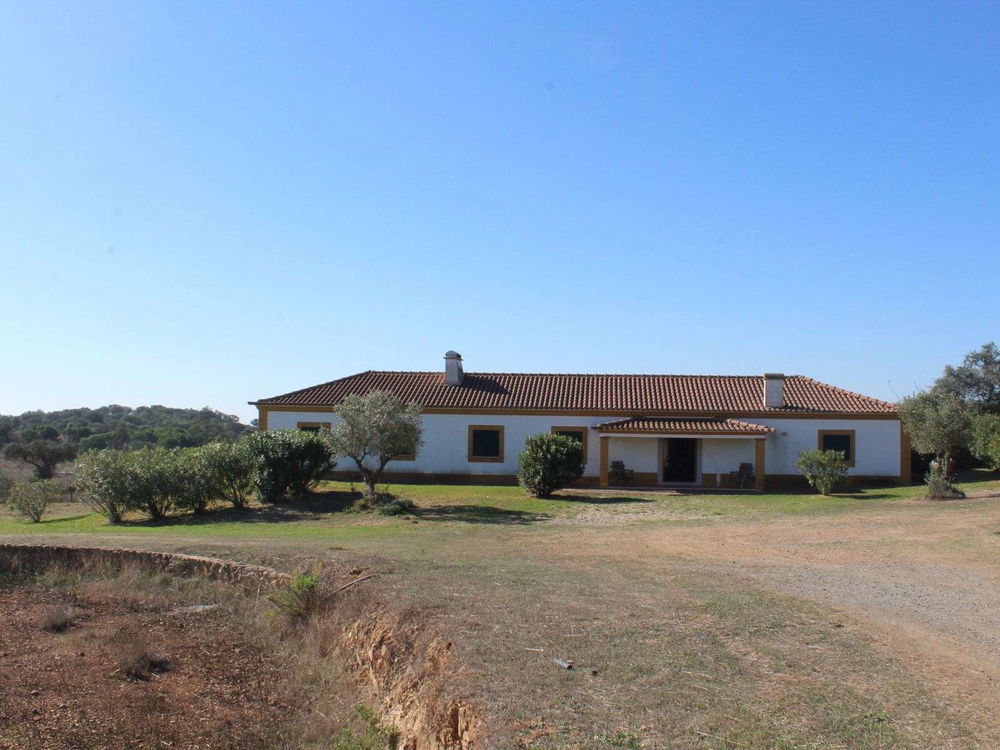 Alentejo estate with 6-bedroom house in Alcáçovas, Évora 3051239592