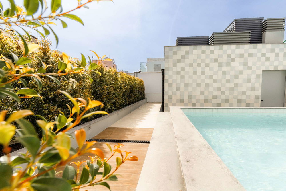 Five-bedroom penthouse with a swimming pool and terraces in Avenidas Novas 2169415152