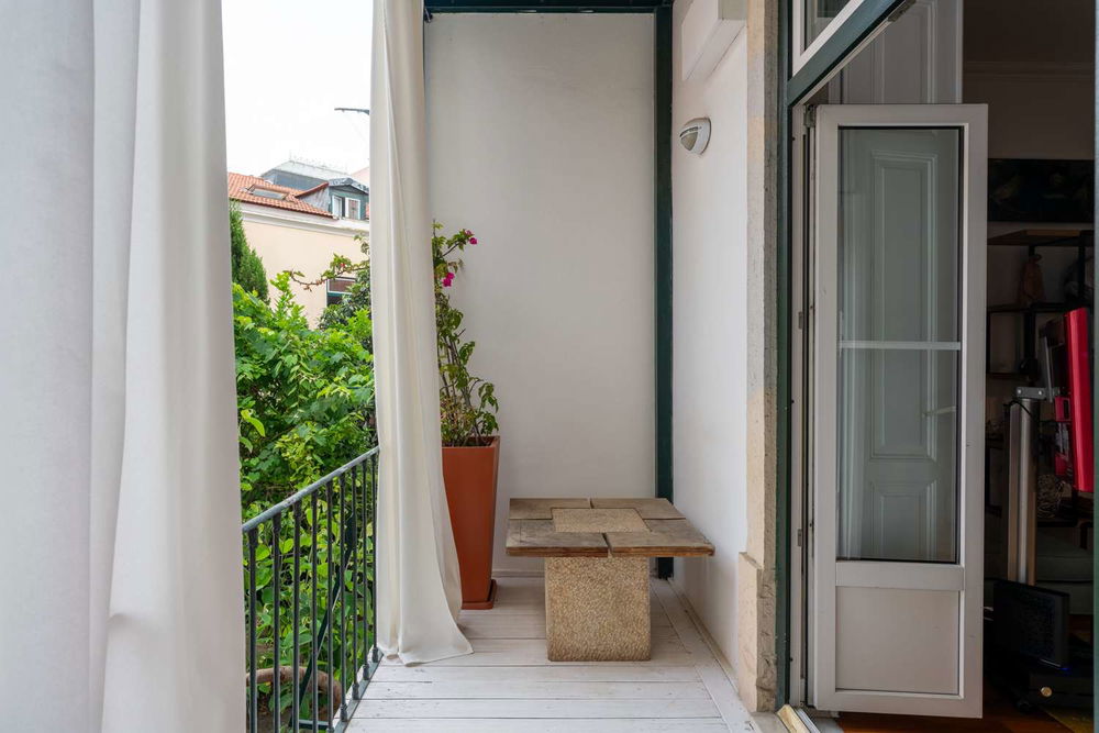 Renovated 1-bedroom apartment with a balcony in Estrela, Lisbon 1489268907