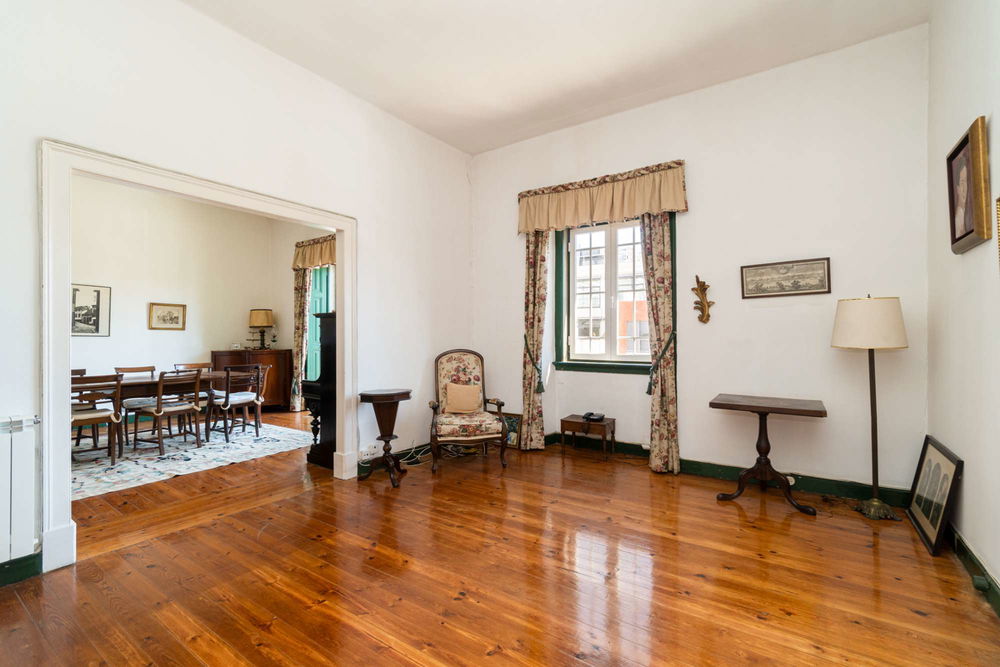 3-bedroom apartment for sale with garden in the historic center of Cascais 3287282573