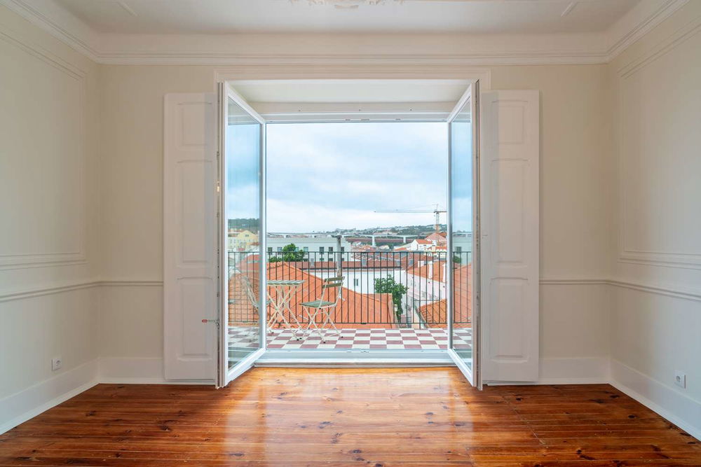 4+2-bedroom renovated flat with views over the River Tagus, in Lapa, Lisbon 2308199981