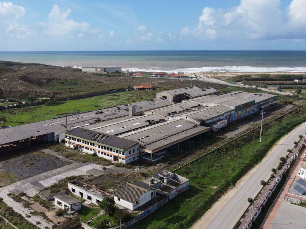 Land with planning permission in Praia da Areia Branca, Lourinhã 2730034670