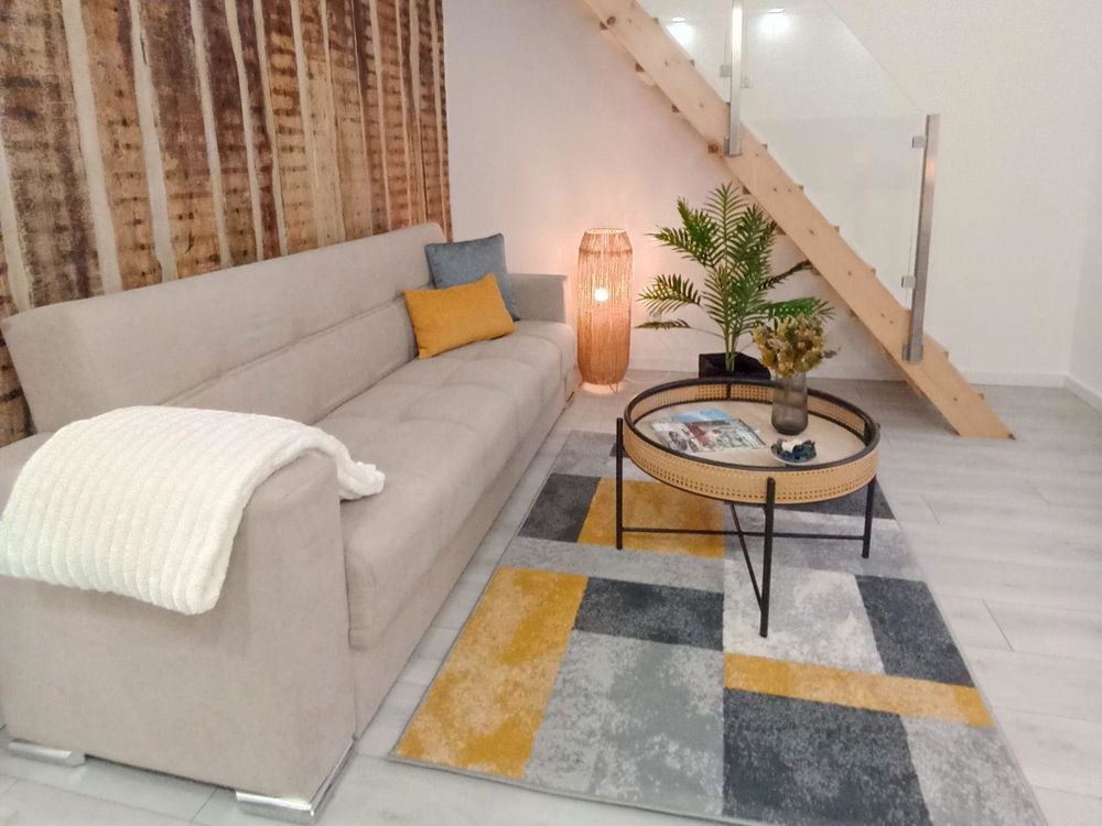 Renovated 2-bedroom apartment with mezzanine in Laranjeiras, Lisbon 1014527222