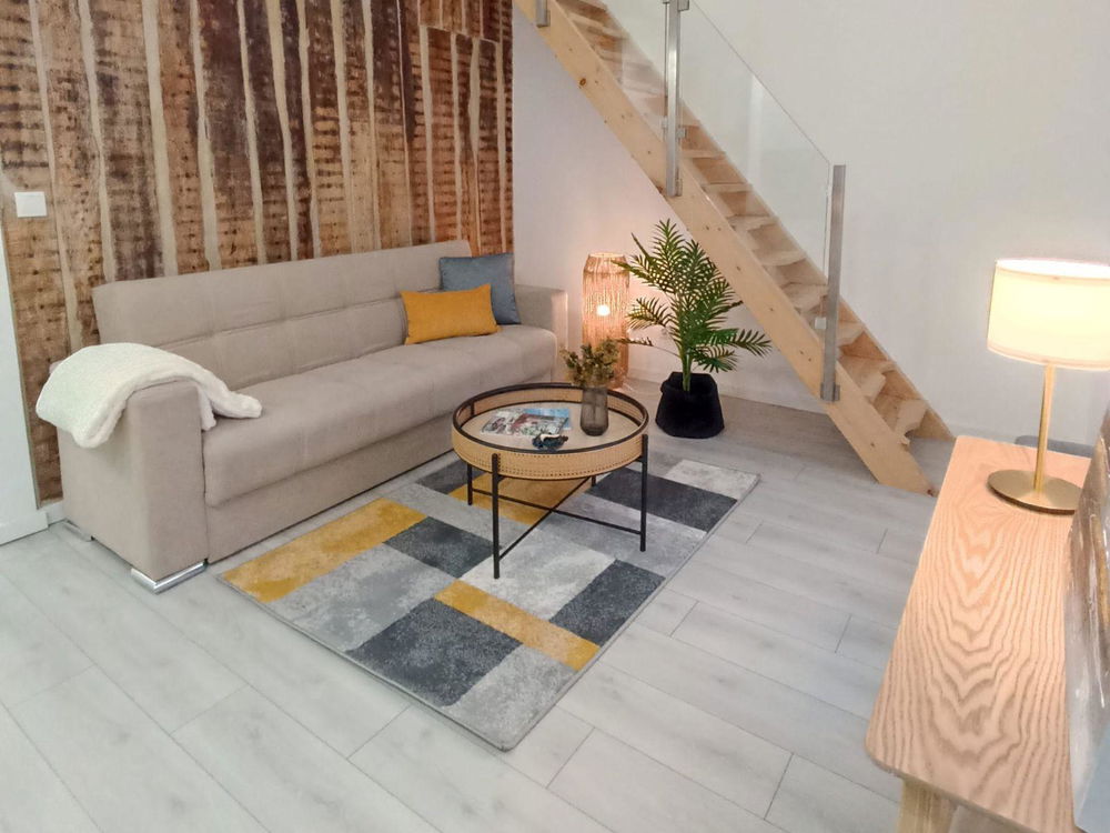 Renovated 2-bedroom apartment with mezzanine in Laranjeiras, Lisbon 1014527222