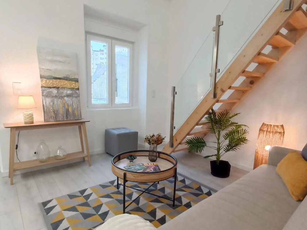 Renovated 1+1-bedroom apartment with mezzanine in Laranjeiras, Lisbon 693868391