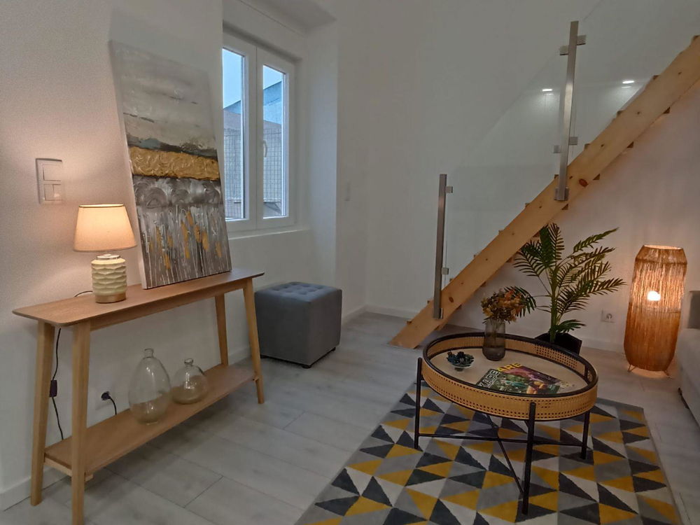 Renovated 1+1-bedroom apartment with mezzanine in Laranjeiras, Lisbon 693868391