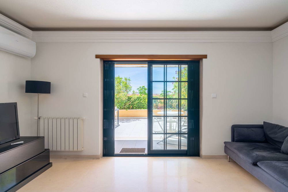 2-bedroom apartment with terrace in Quinta de São Gonçalo in Carcavelos 4060170546