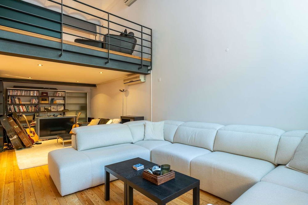 1-bedroom loft with mezzanine, garage and storage on Avenida 24 de Julho 4218850663