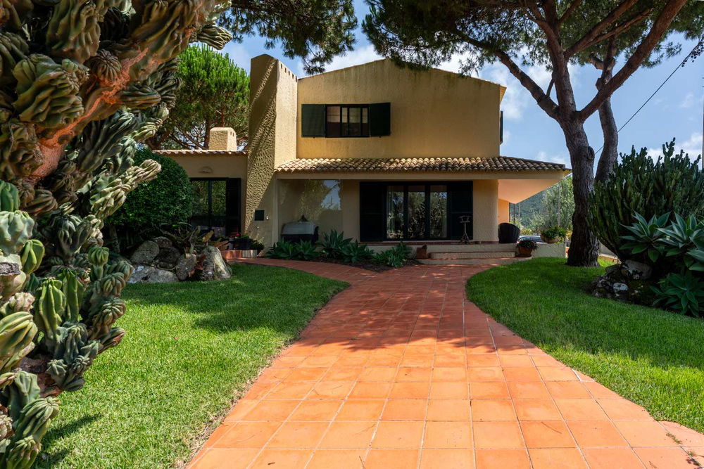 4 bedroom villa with garden and pool in Colares, Sintra 535793845