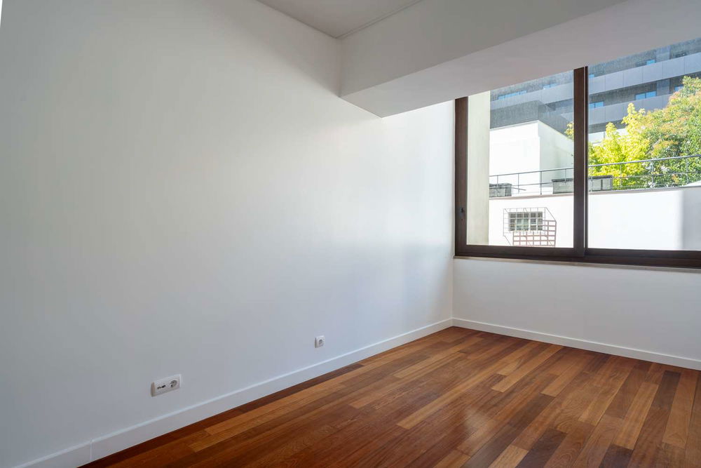 Renovated 4-bedroom apartment in Avenidas Novas, Lisboa 2385970088