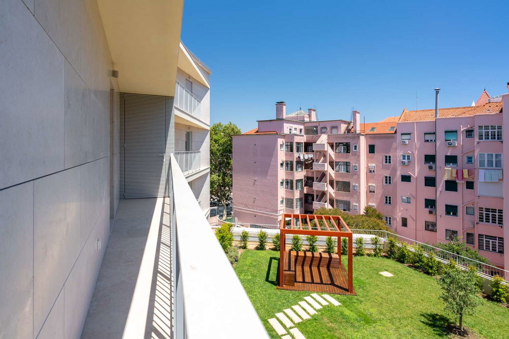 2-bedroom apartment with parking and garden views in Areeiro 65002420