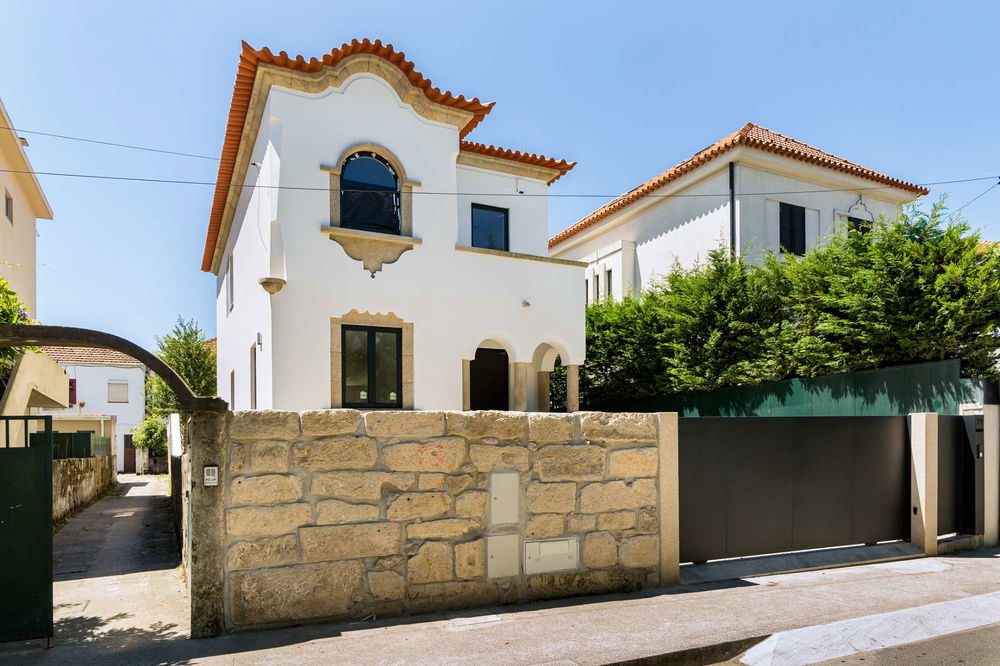 3-bedroom house converted into 4-bedrooms with a swimming pool in Serralves, Porto 467745007