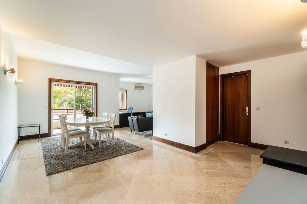 2-bedroom apartment in gated community in the center of Estoril 476792027