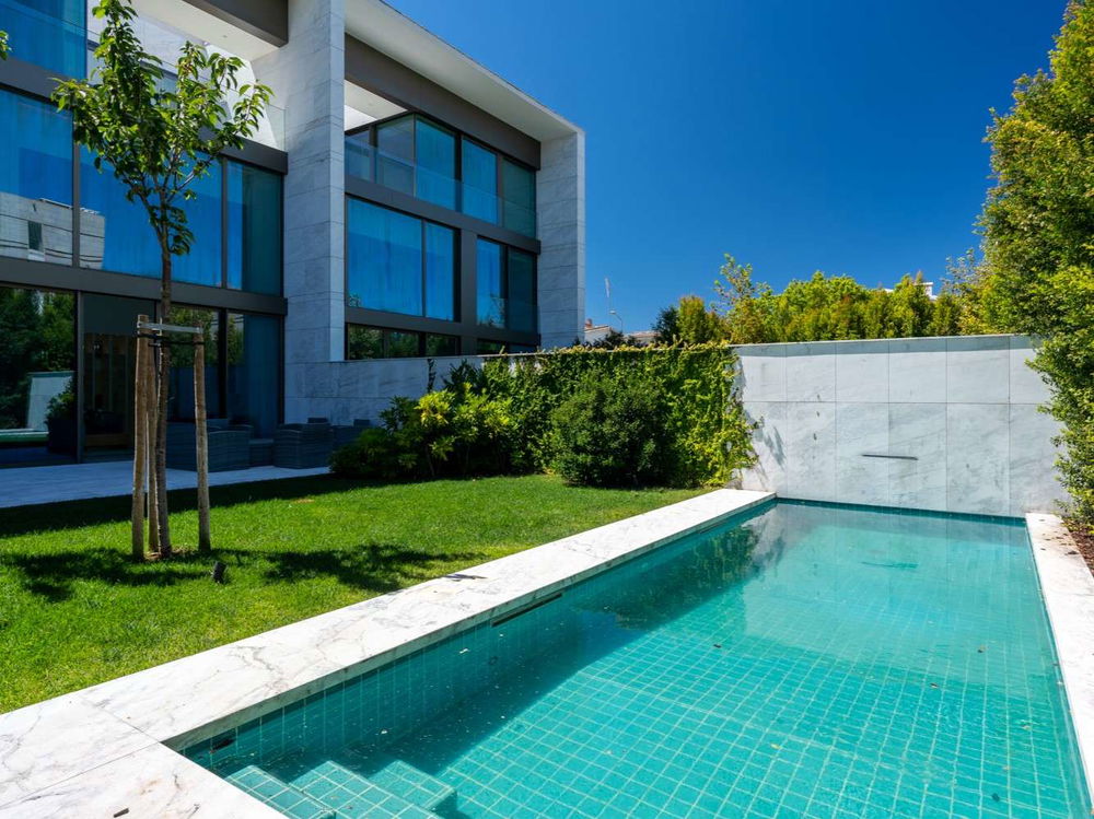 Triplex 3-bedroom Villa with a pool, located in Cascais, Lisbon 4273151742