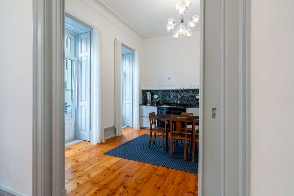 Renovated 4-bedroom apartment next to Jardim da Parada in Campo de Ourique 385182161