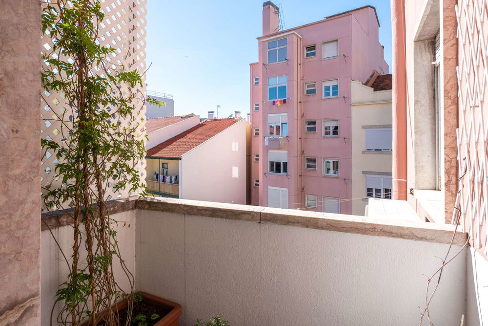 3-bedroom apartment with balconies and terrace in Lisbon 1946506007