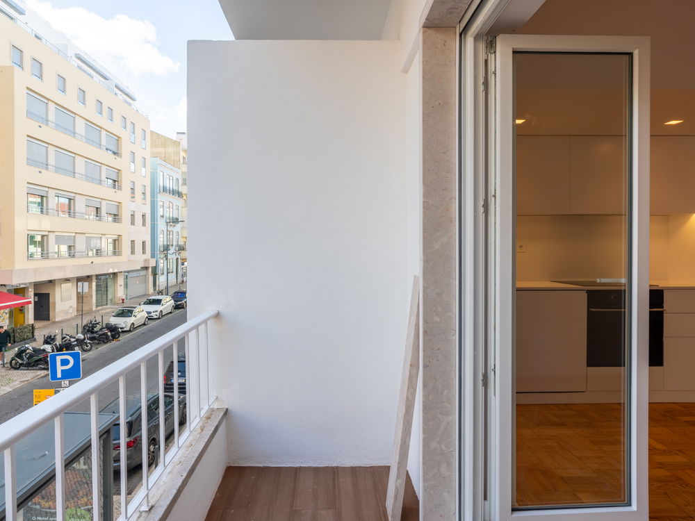 Fully Renovated 1-bedroom apartment with balconies in Rua Marques de Fronteira, Campolide 538528456