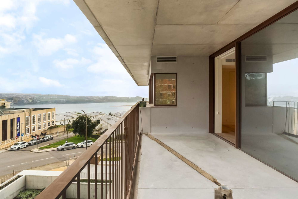 2 bedroom apartment with 125 sqm total area, for sale, near Fluvial, Porto. 1697126620