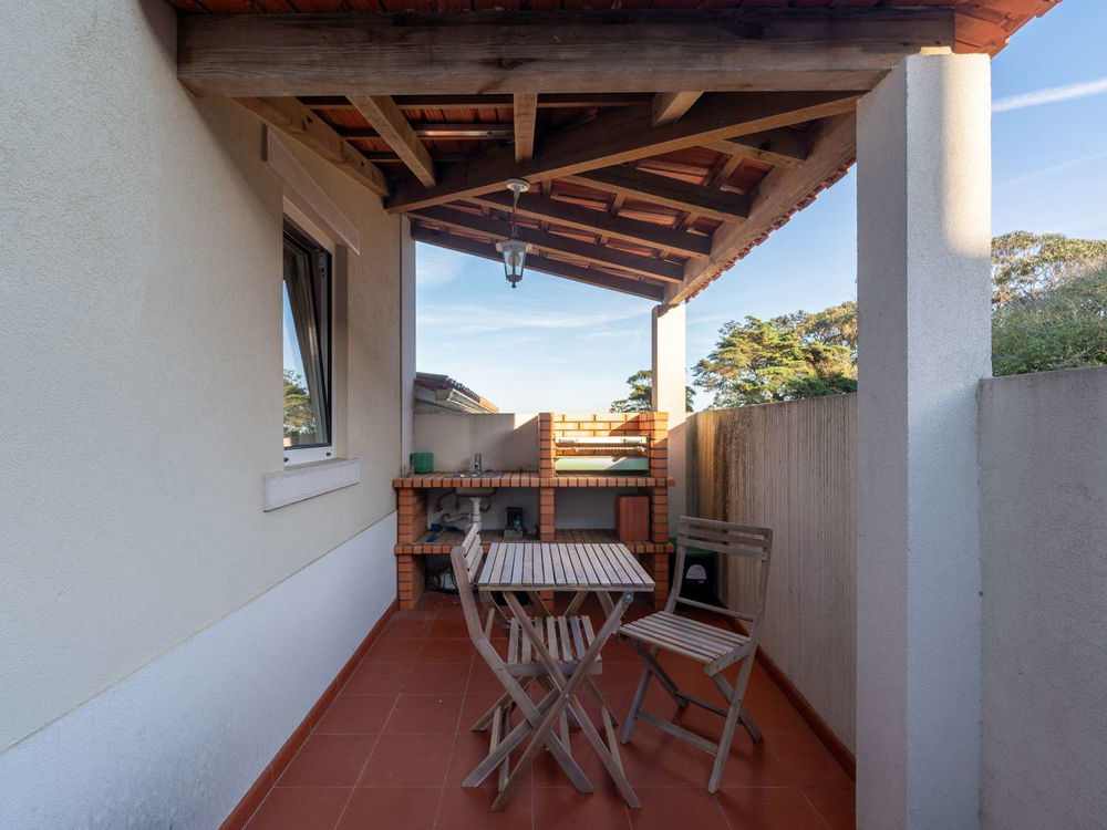 Fully renovated 2-bedroom house with porch in Sintra 952111550