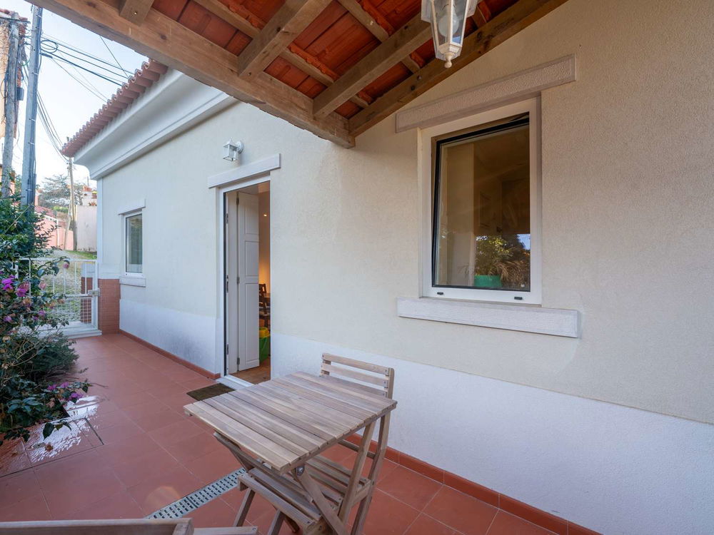 Fully renovated 2-bedroom house with porch in Sintra 952111550