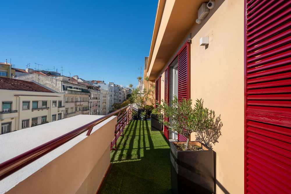 4-bedroom duplex apartment with terrace and balcony in Santo António, Lisbon 2218761205