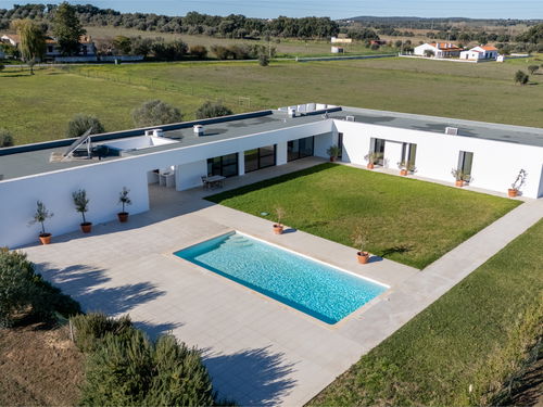 Single-storey 3-bedroom villa with a pool near Évora 302585881