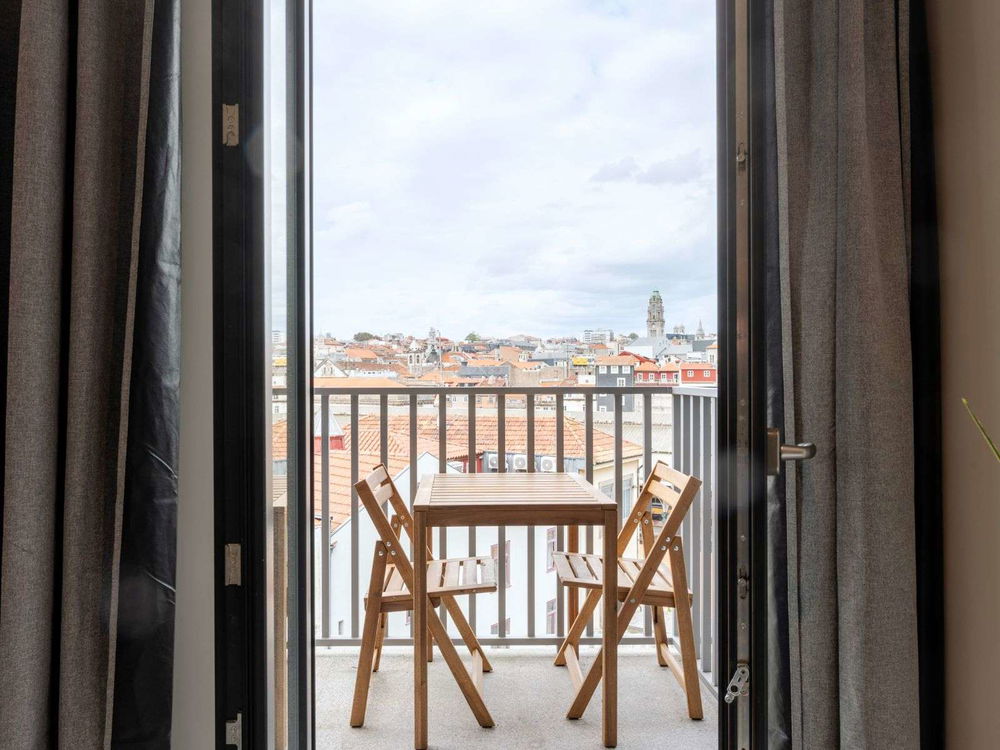 1+1 bedroom apartment with balcony next São Bento station, Porto 224018267