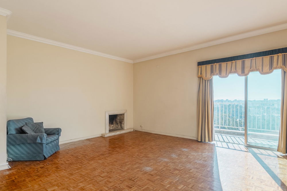 4+1 bedroom apartment, with balcony, in Campo Grande, Lisbon 1796942094