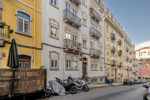 6 bedroom apartment with profitability, in Lisbon 3634824453