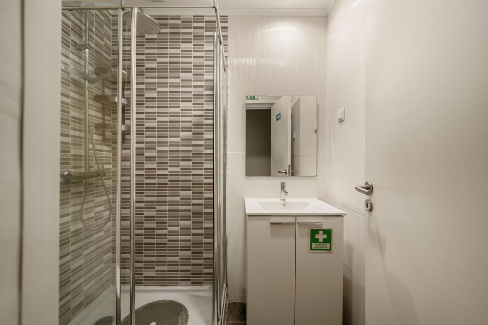 6 bedroom apartment with profitability, in Lisbon 3634824453