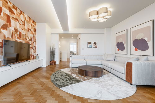 Refurbished 1 bedroom apartment in Rua Castilho, Lisbon 1964090917