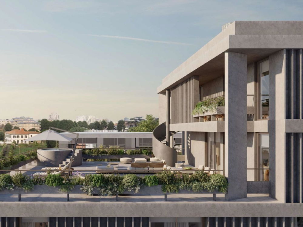 Duplex 4-bedroom apartment, near Avenida da Boavista 3228160918