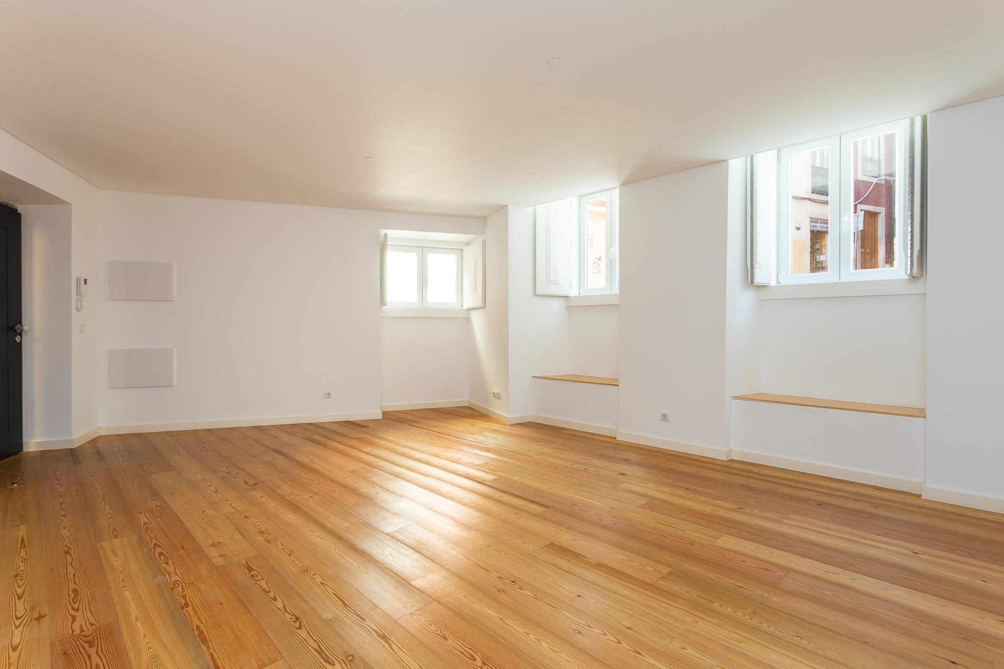 1-bedroom apartment never lived in Martim Moniz Lisbon