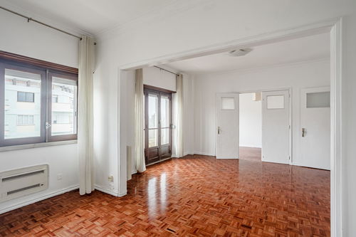 4-bedroom apartment with balcony, in Avenidas Novas, Lisbon 1746106751