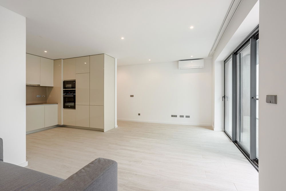 2-bed apartment with balcony, 2nd line in Quarteira 1845493535