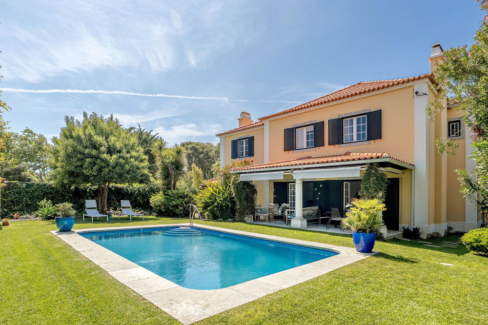 T7 villa with pool and garage in the centre of Cascais 1615289028