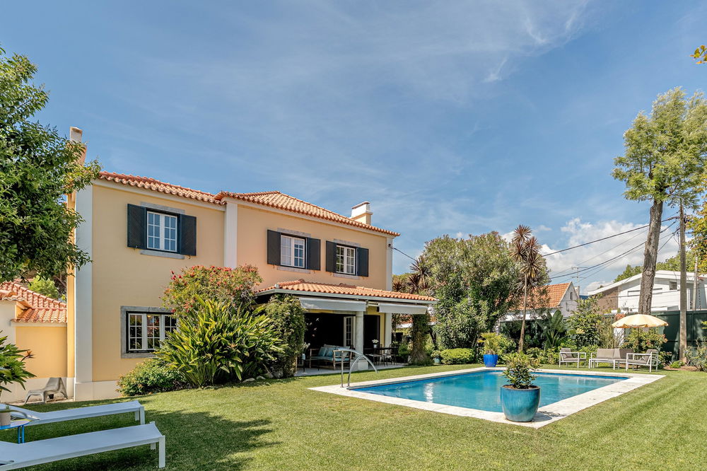 T7 villa with pool and garage in the centre of Cascais 1615289028