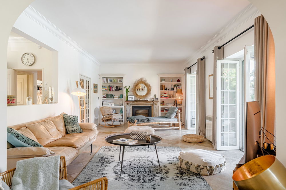 T7 villa with pool and garage in the centre of Cascais 1615289028