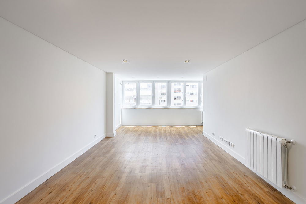 2-bedroom apartment with balcony in Avenidas Novas, Lisbon 3965721934