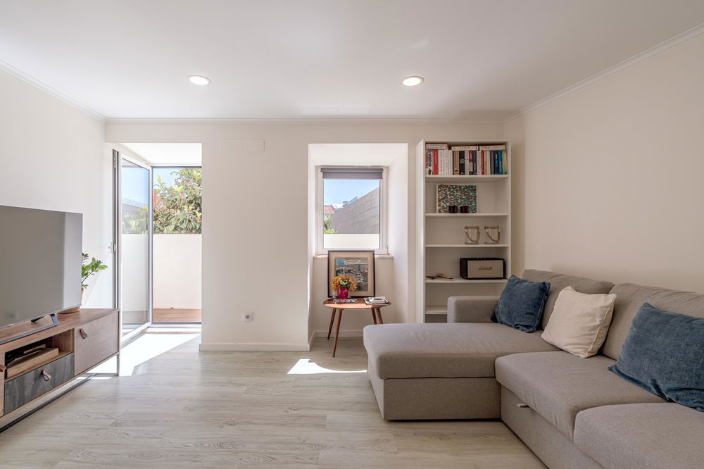 1+1-Bedroom Apartment with Balcony in Junqueira, Lisbon 1075751223