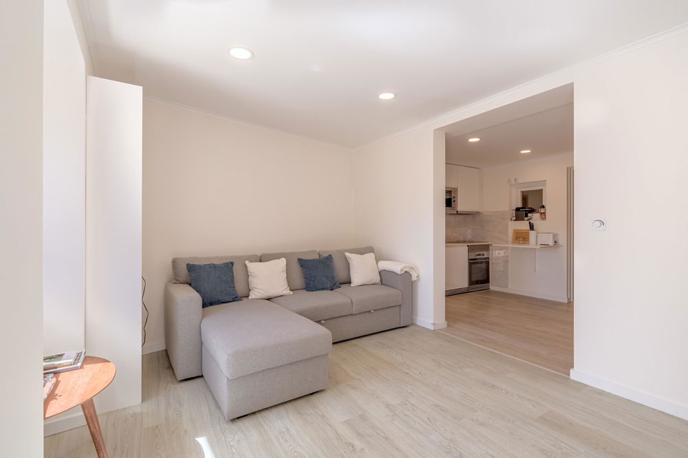 1+1-Bedroom Apartment with Balcony in Junqueira, Lisbon 1075751223