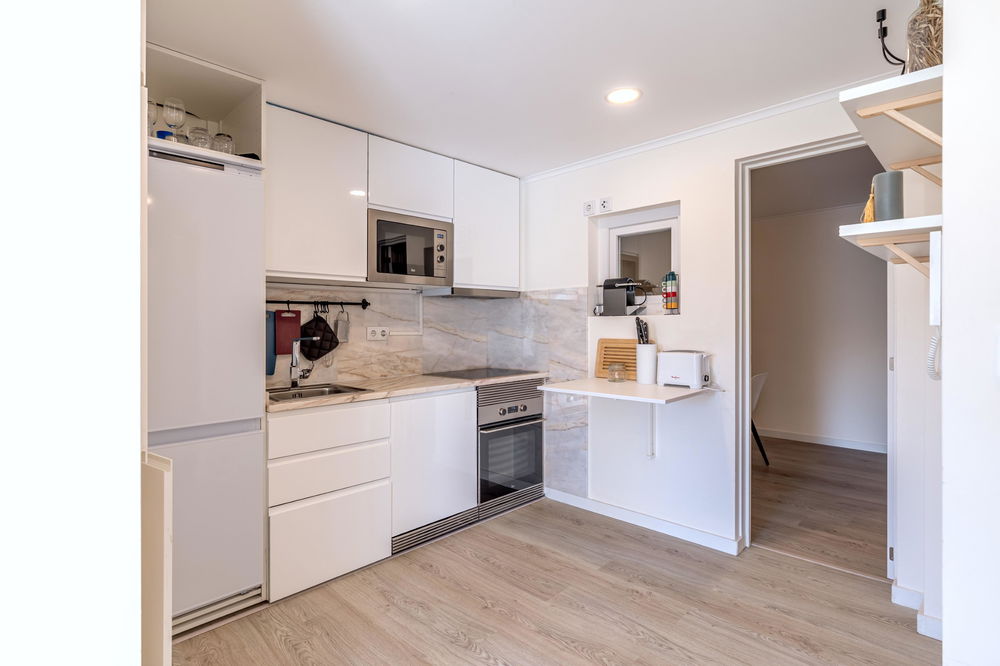 1+1-Bedroom Apartment with Balcony in Junqueira, Lisbon 1075751223