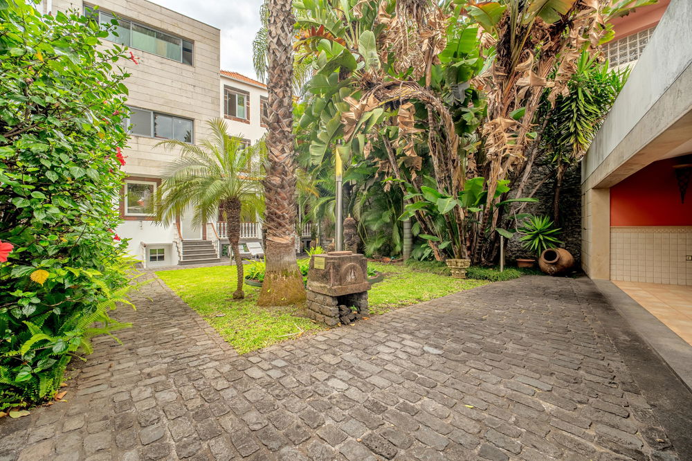 3 bedroom villa with parking in São Pedro, Funchal, Madeira 1352005634