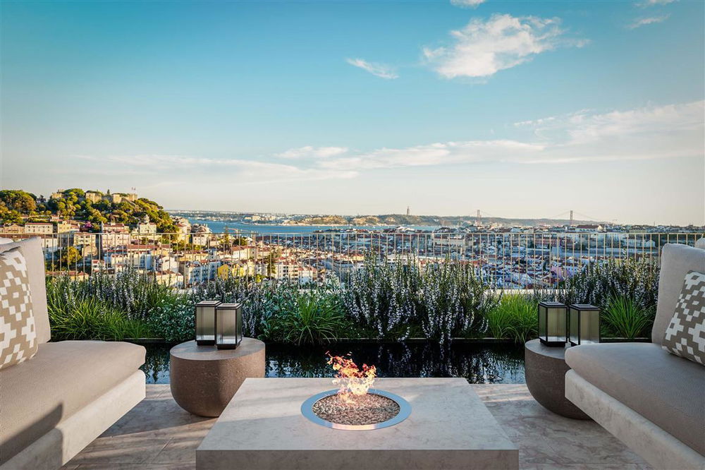 X-bedroom apartment, in the Terraços do Monte, Lisbon 1702990670