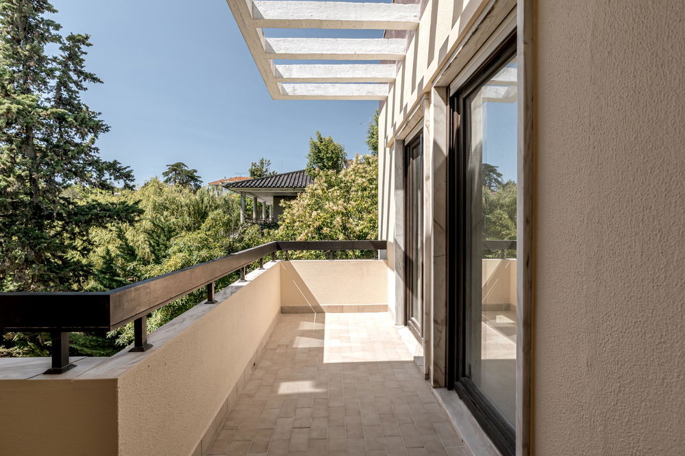 Renovated 2-bedroom apartment in Estoril, Cascais. 2994576364
